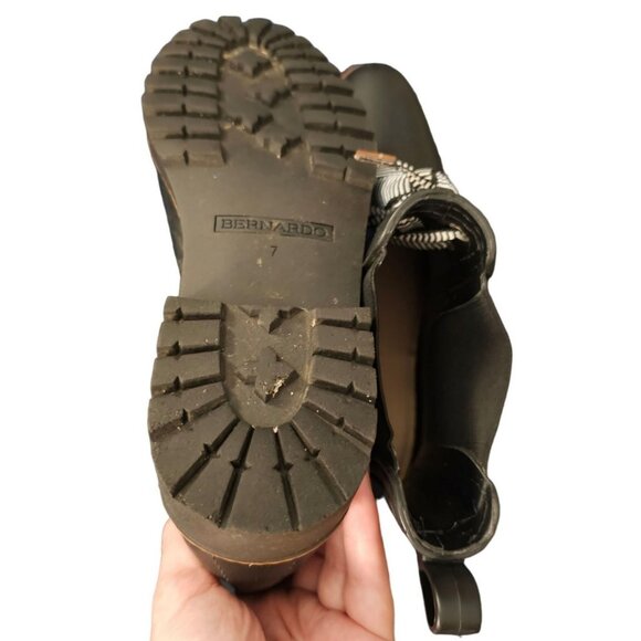 Bernardo Woman's‎ Black Ankle Lace Up Boots Size 7 - Picture 4 of 8